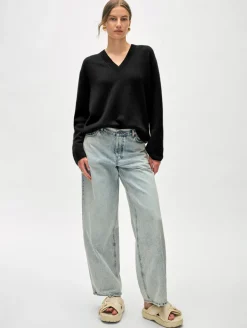 Discount White + Warren cashmere relaxed v neck Black