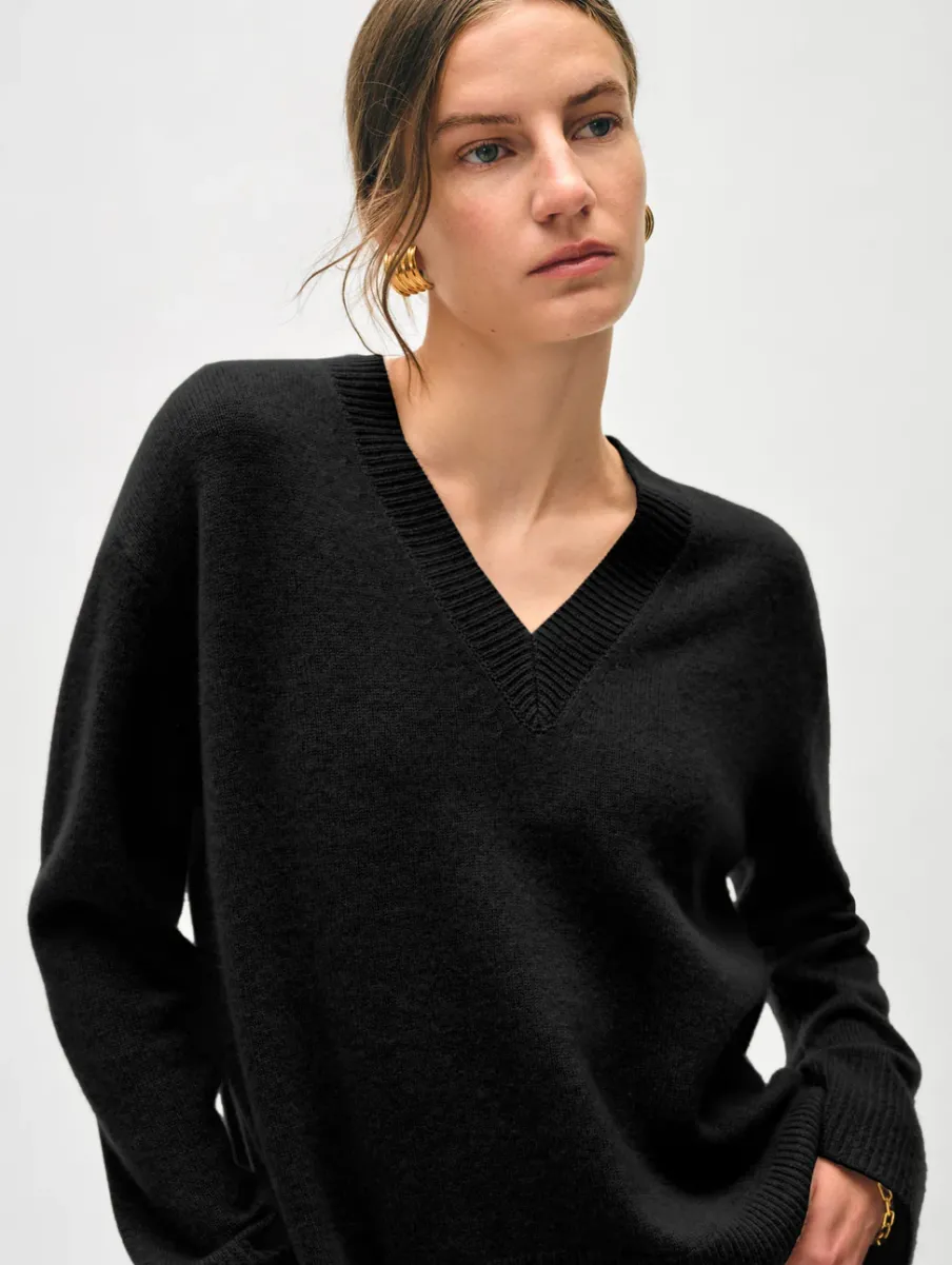 Discount White + Warren cashmere relaxed v neck Black