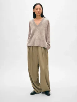 Outlet White + Warren cashmere side slit v neck SandWispHeather