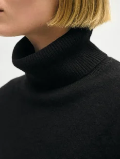 Discount White + Warren cashmere turtleneck Black