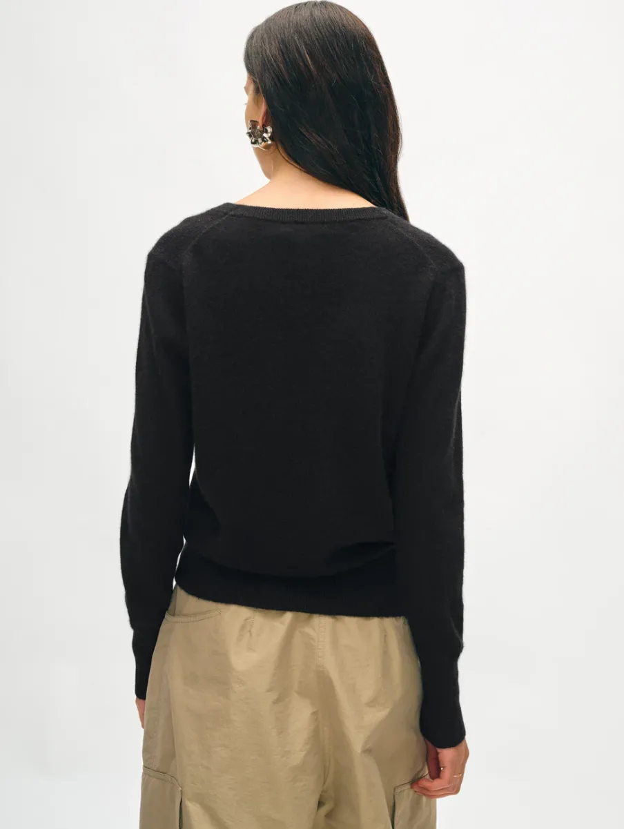 Discount White + Warren cashmere v neck Black